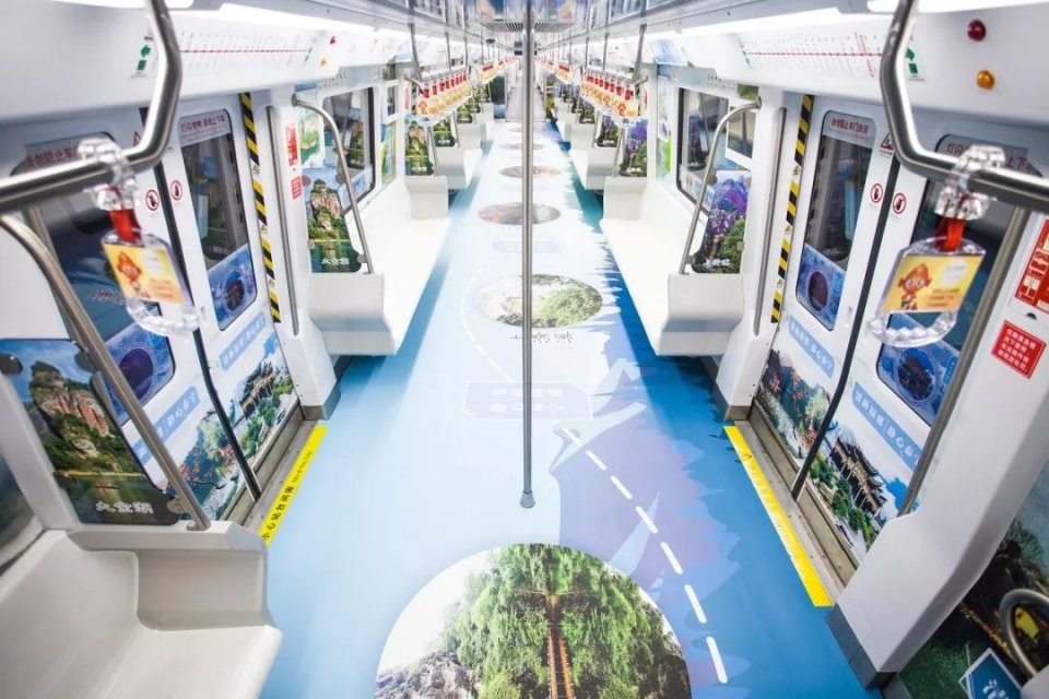 地铁广告有什么优势？北京地铁拉手广告几多钱一个月？